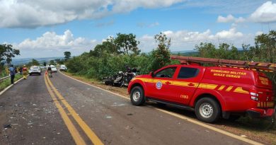 Colisão entre carro e caminhão em Indianópolis