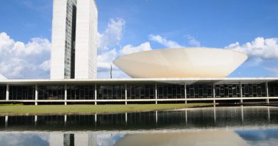 Câmara Federal aprova proposta que proíbe escolas de recusar matrículas